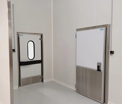 Choose the suitable hinged door for freezer room