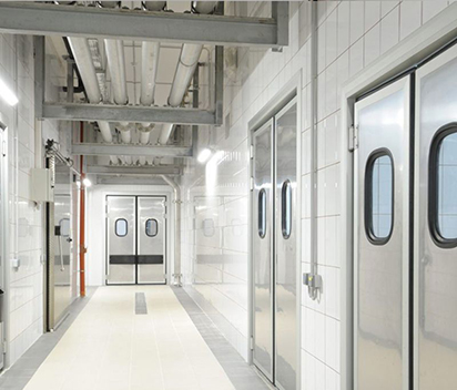 Cold storage swing doors provide hinge systems