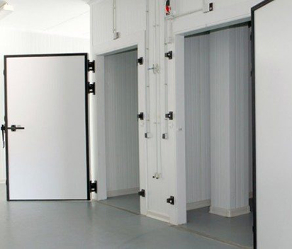 Industrial cold storage doors